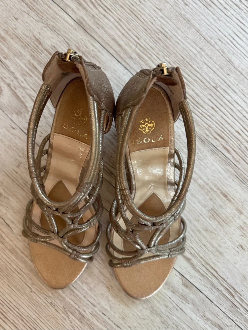 Isola metallic gold